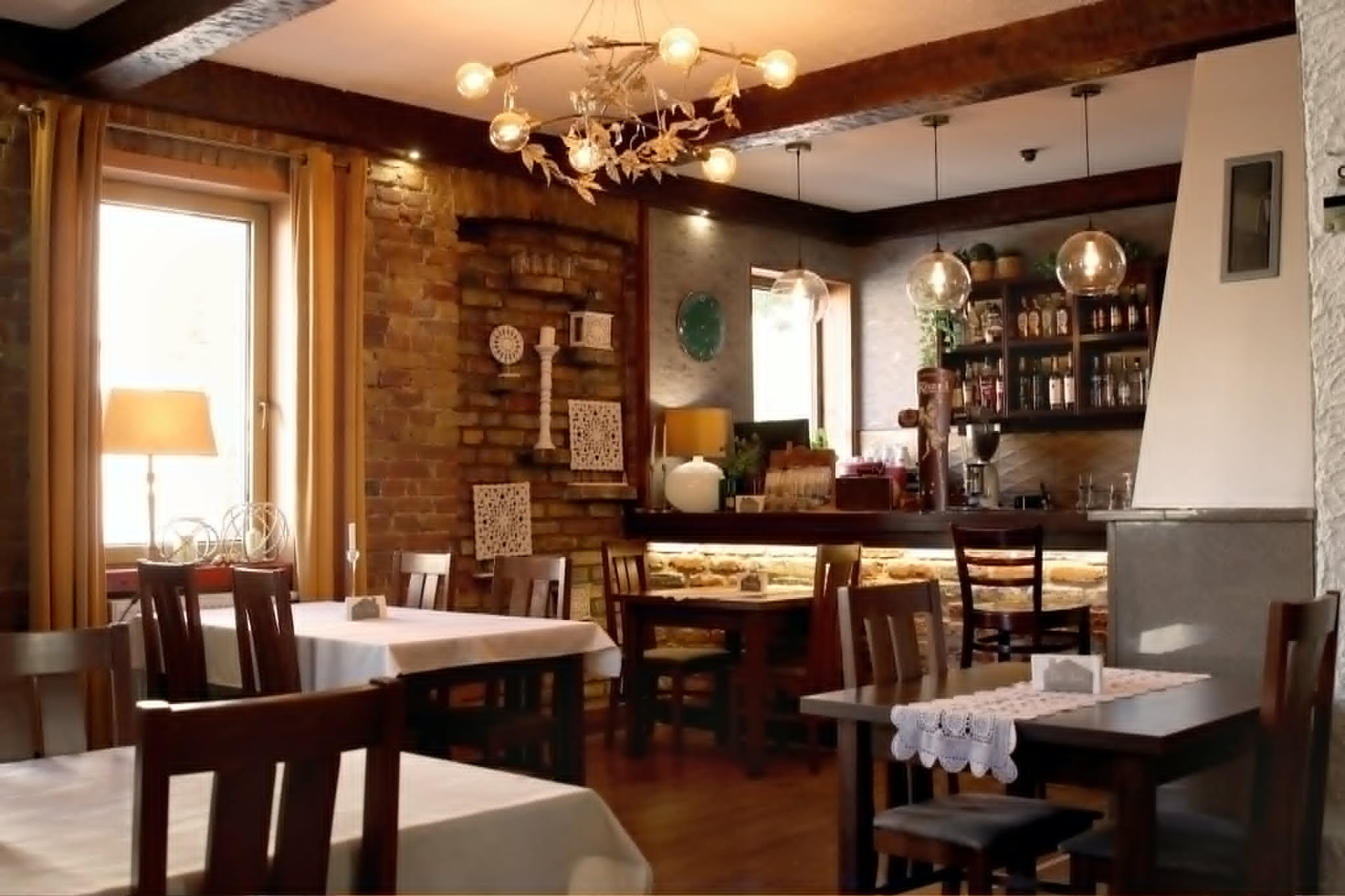 Stare Bojary — wnętrze restauracji polskiej przy Słonimskiej 2 w Białymstoku